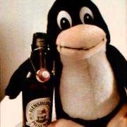 Tux h�lt eine Flensflasche im Arm